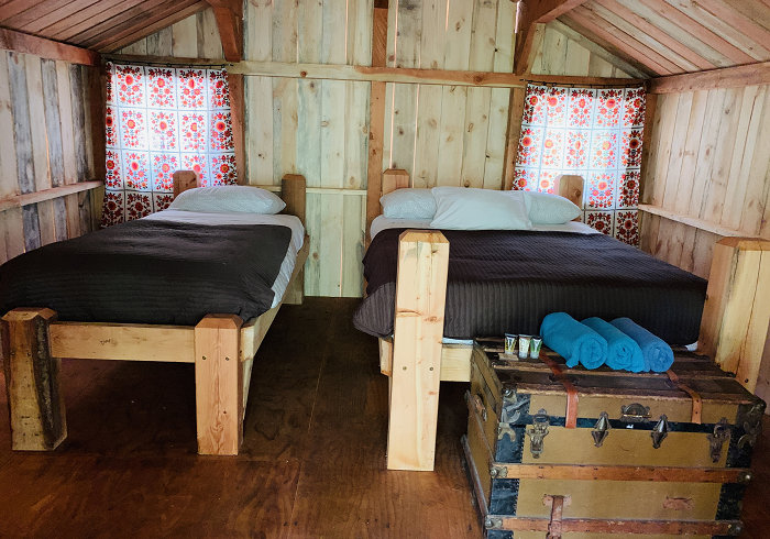 08family_cabin_inside_gallery__5d2e46b61c279