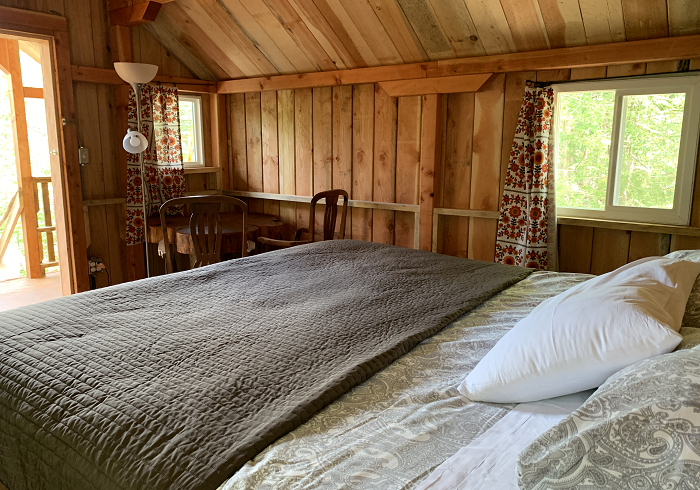 08king_cabin_king_bed_gallery__5d2e2af40e782
