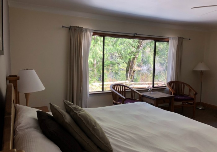 08kingbed-sideview_featured__5ade4bcaccf53
